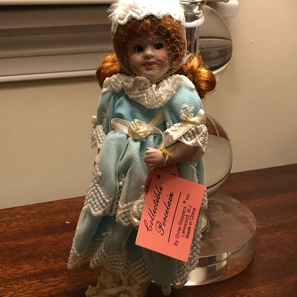 Porcelain “Childhood Dreams” doll by Show-Stoppers - Picture 2 of 6
